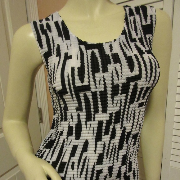 Y2K Essentials by Milano Black White Tank Top Geometric Casual Chic Femme Preppy - Picture 3 of 8